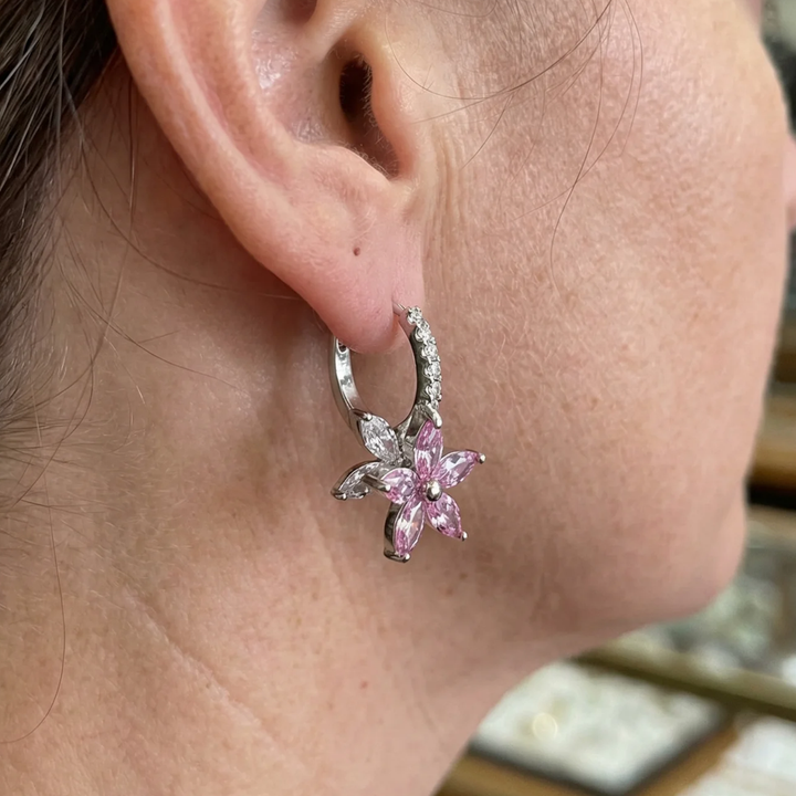 Pendientes Amara de flor rosa · Plateado