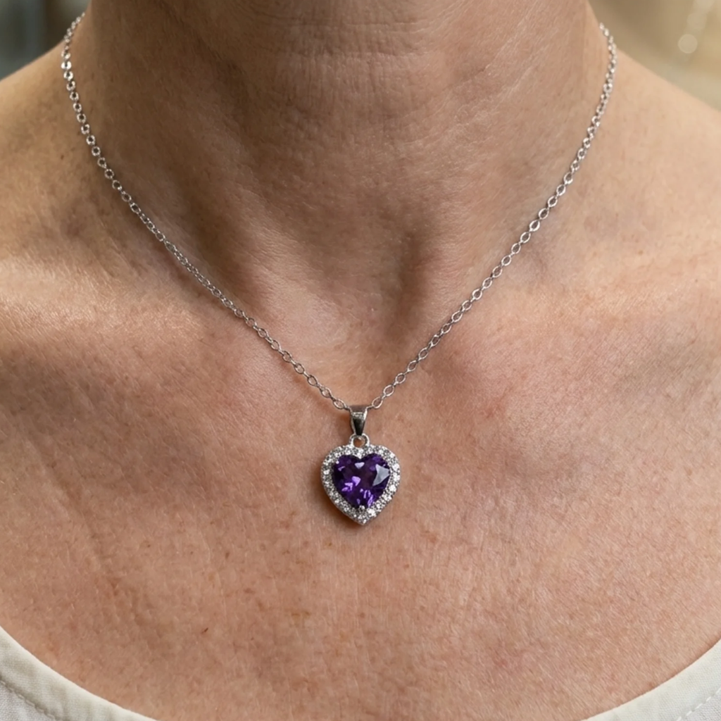 Collar de corazón violeta con halo · Plateado