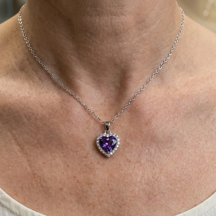 Collar de corazón violeta con halo · Plateado