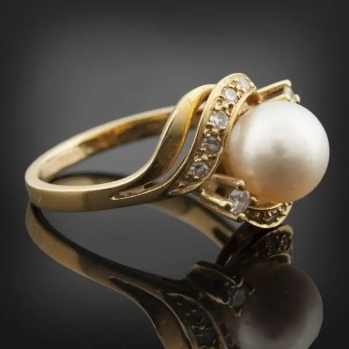 Anillo margarita con centro perlado · Dorado
