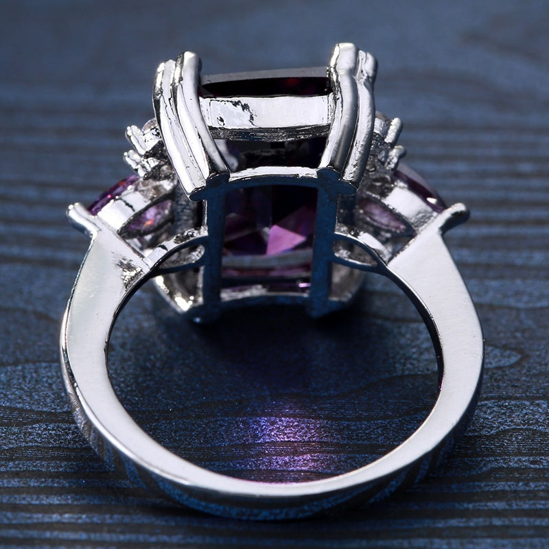 Anillo con detalle violeta · Plateado