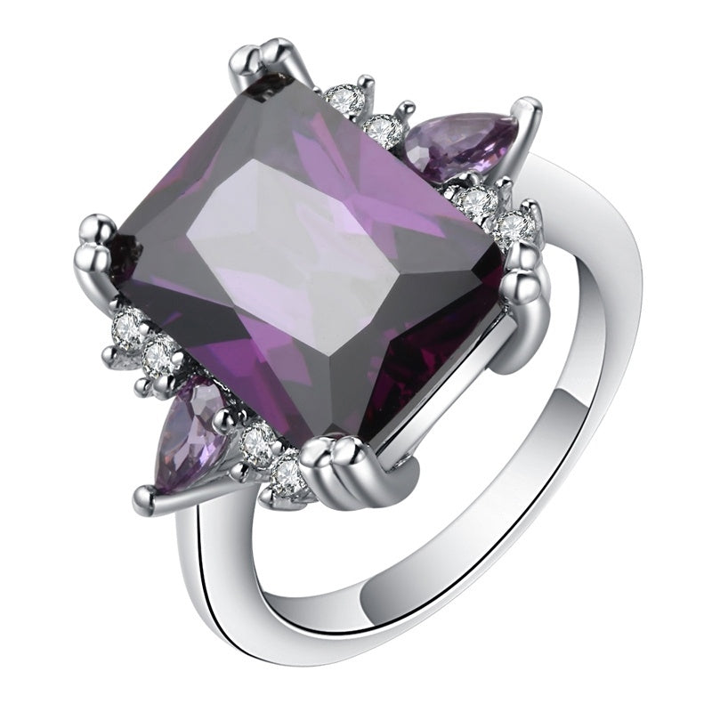 Anillo con detalle violeta · Plateado