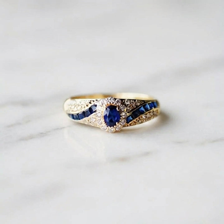 Anillo promesa con detalle azul · Dorado