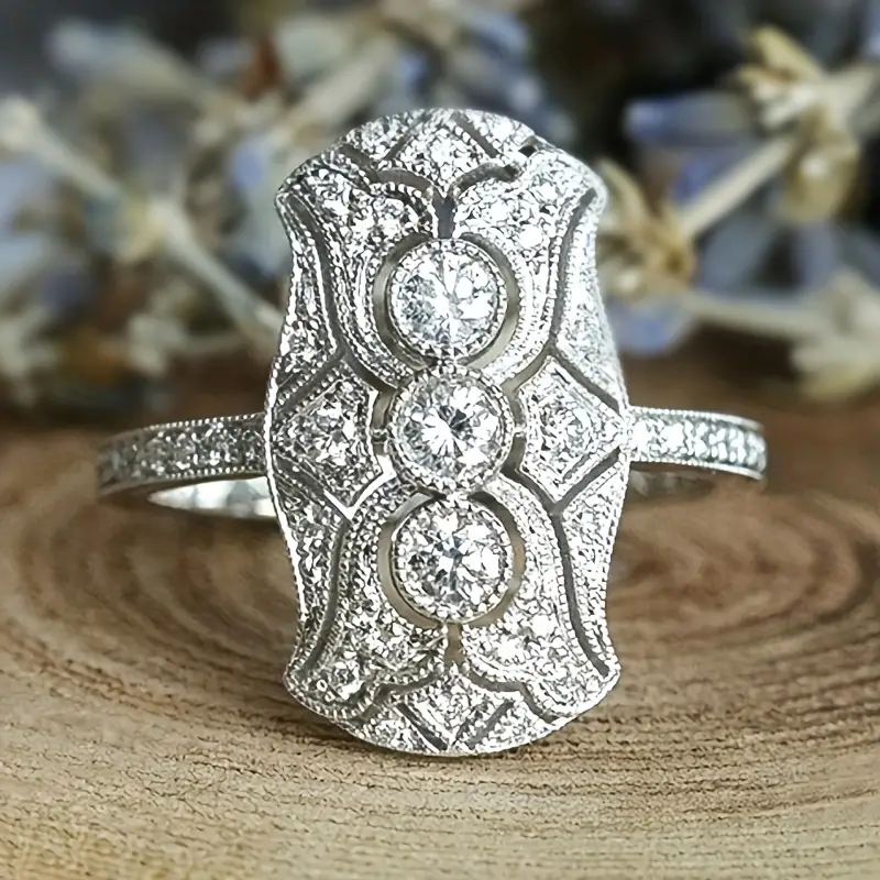 Anillo retro con brillos · Plateado