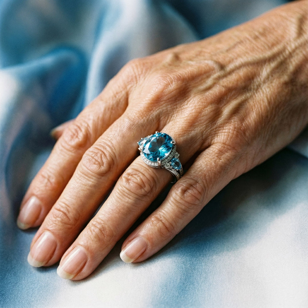 Anillo vintage con brillo azul · Plateado
