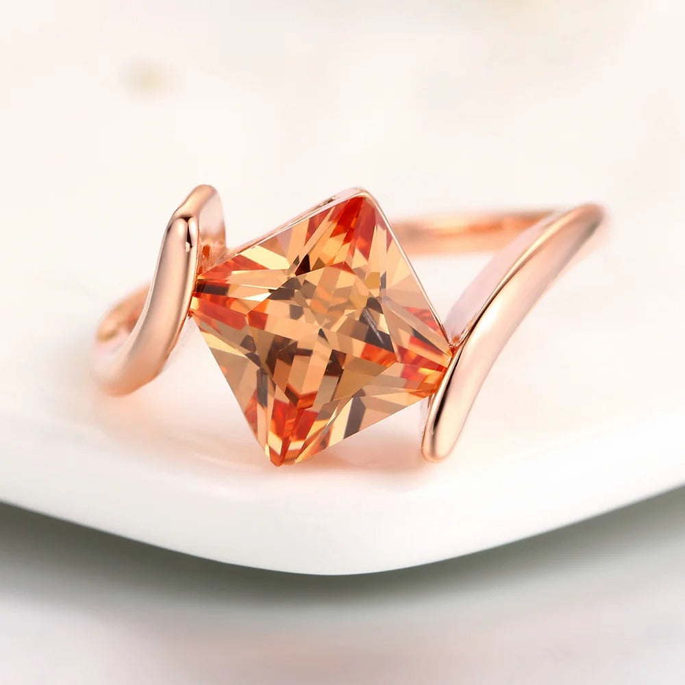Anillo con piedra naranja · Rosado