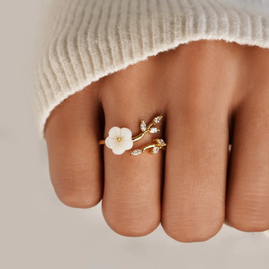 Anillo flor de primavera ajustable · Dorado