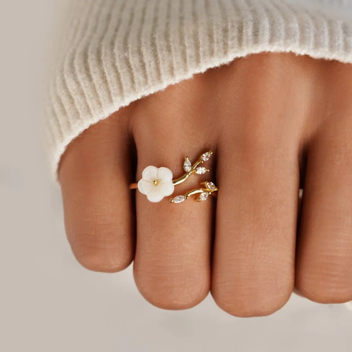 Anillo flor de primavera ajustable · Dorado
