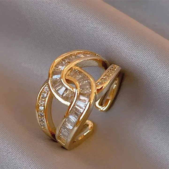 Anillo lazo con brillo · Dorado