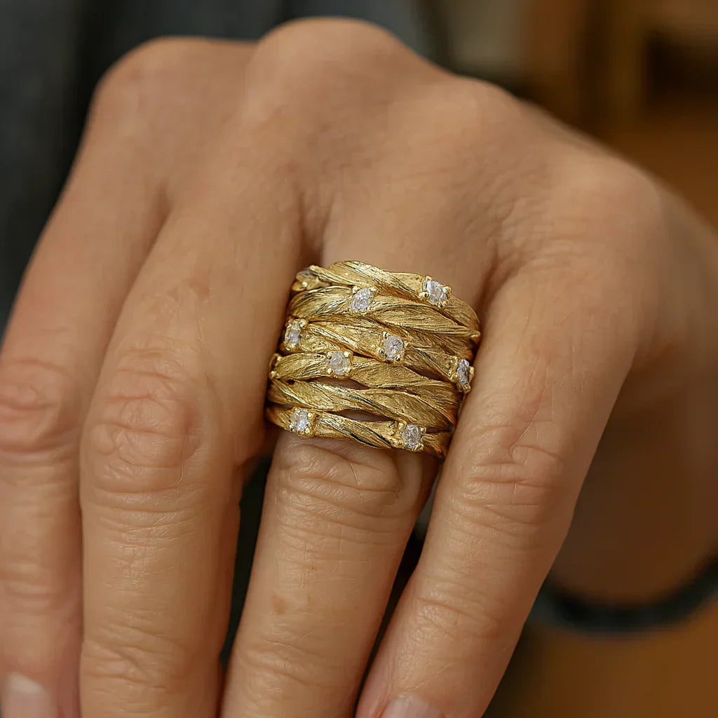 Anillo retro de varias bandas con brillos