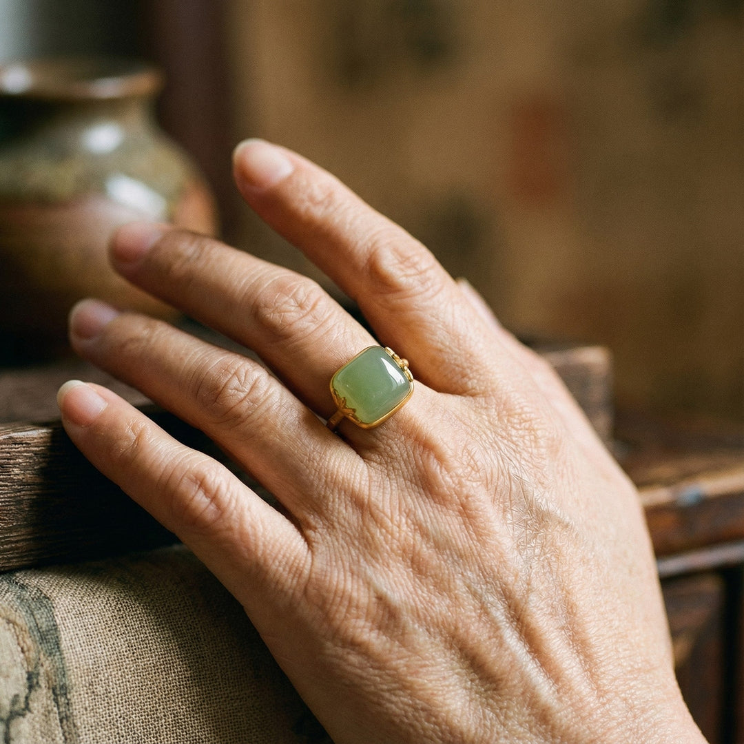 Anillo retro verde ajustable · Dorado