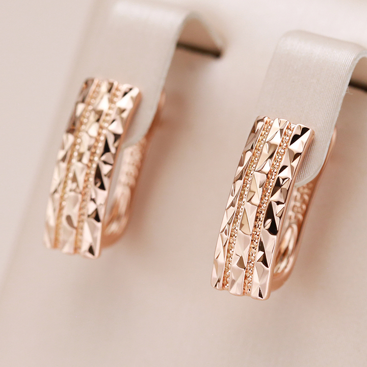 Pendientes facetados en tono rosado