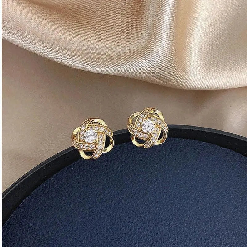 Pendientes de cruz con motivo floral