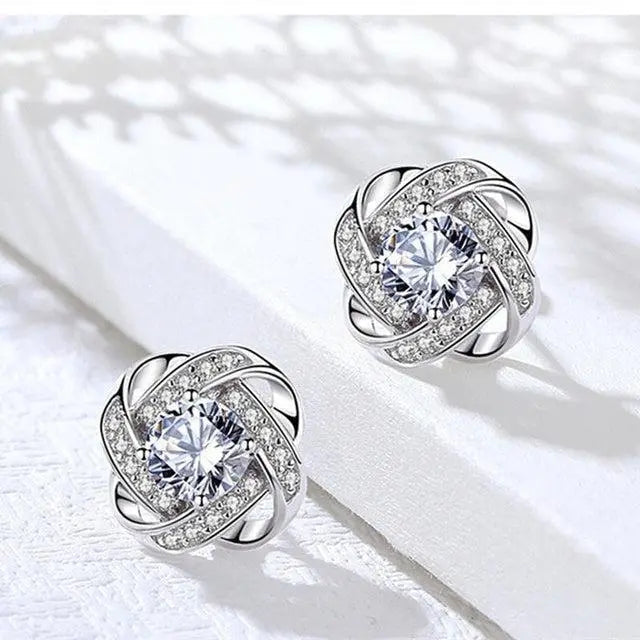 Pendientes de cruz con motivo floral