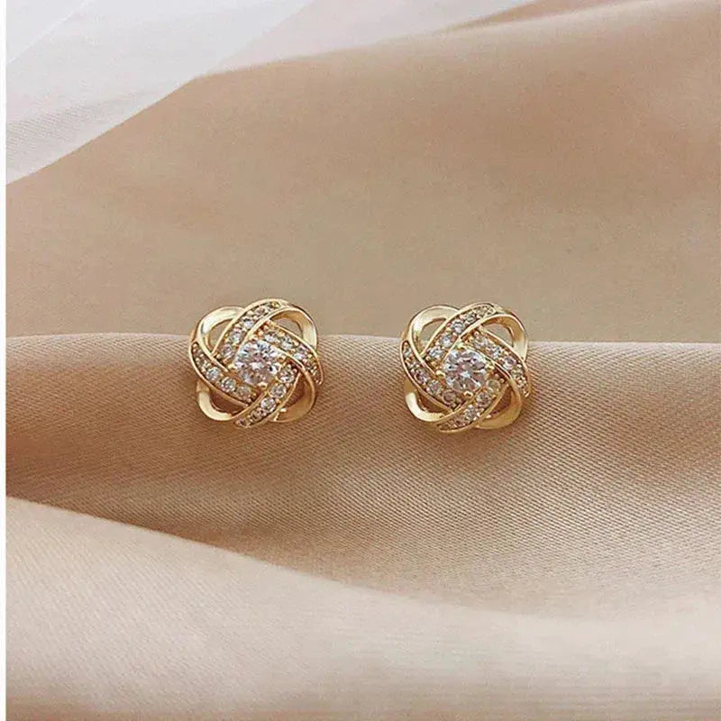 Pendientes de cruz con motivo floral
