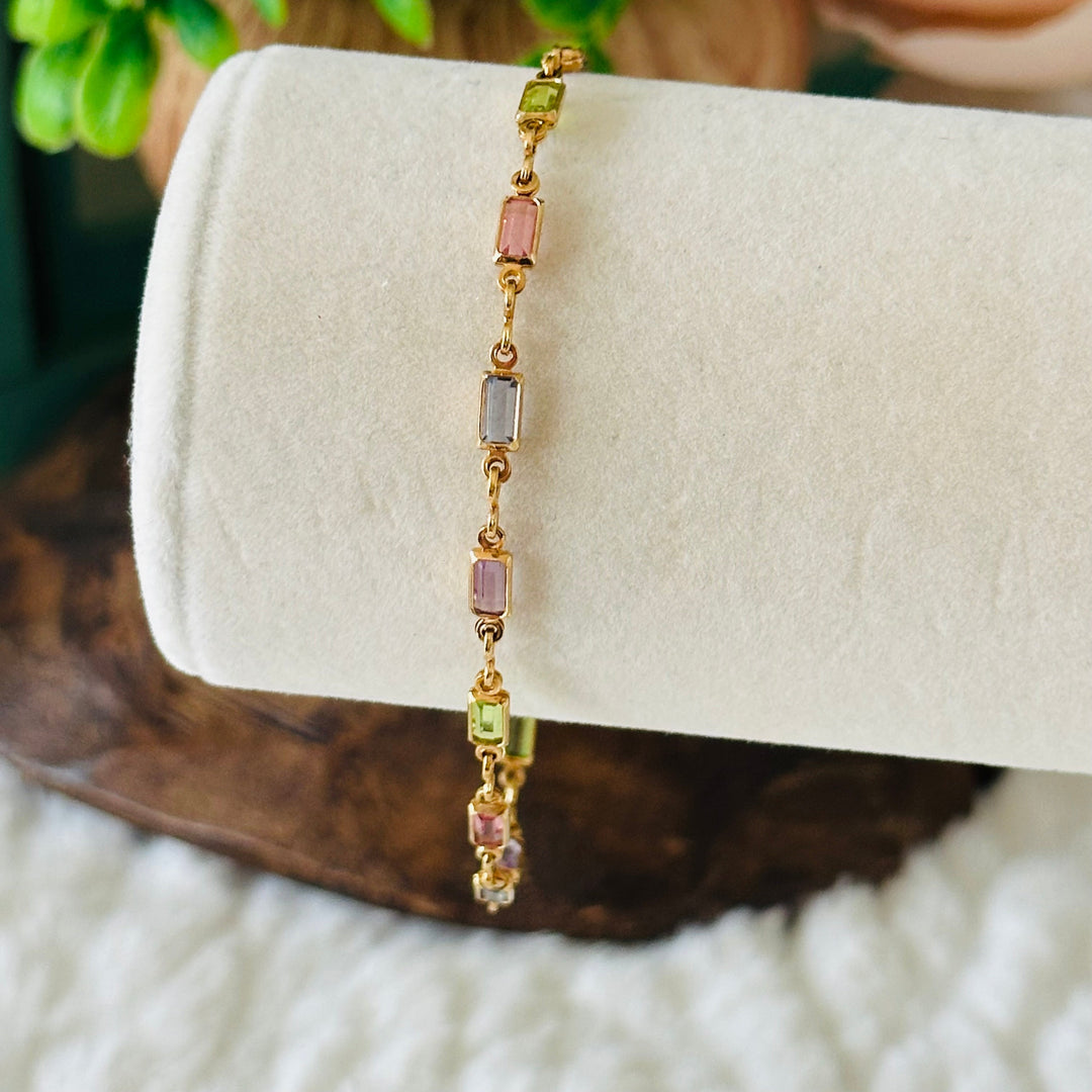 Pulsera fina multicolor · Dorado