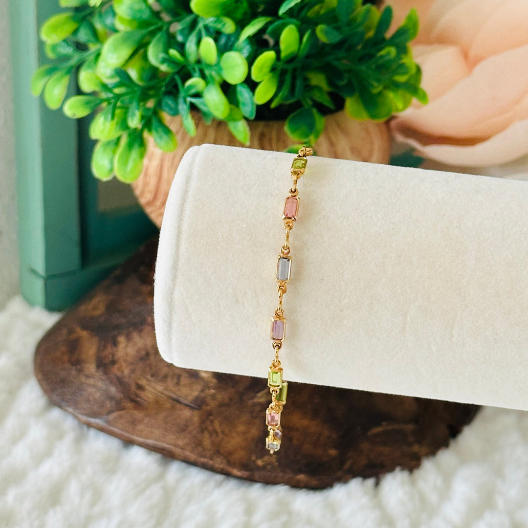 Pulsera fina multicolor · Dorado