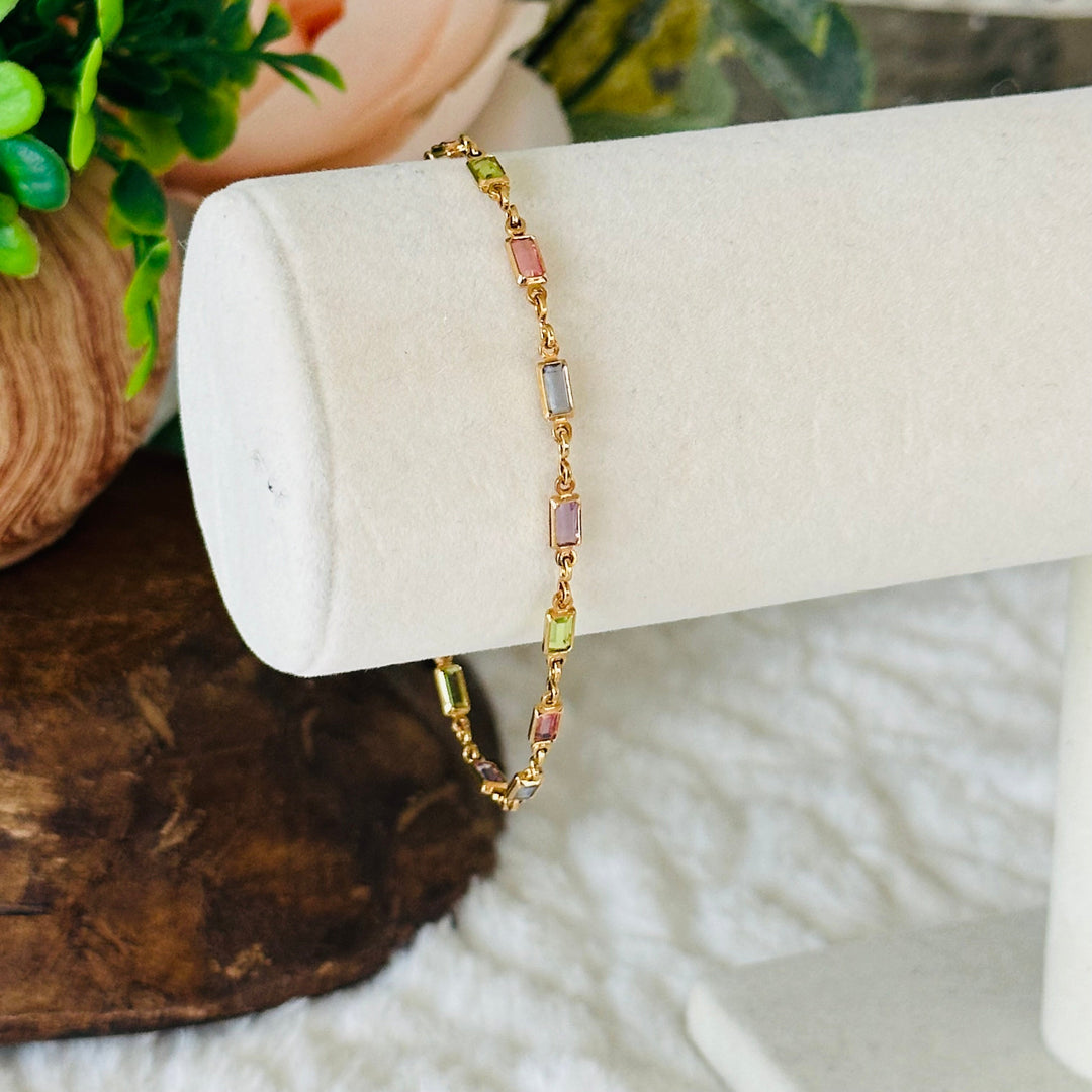 Pulsera fina multicolor · Dorado