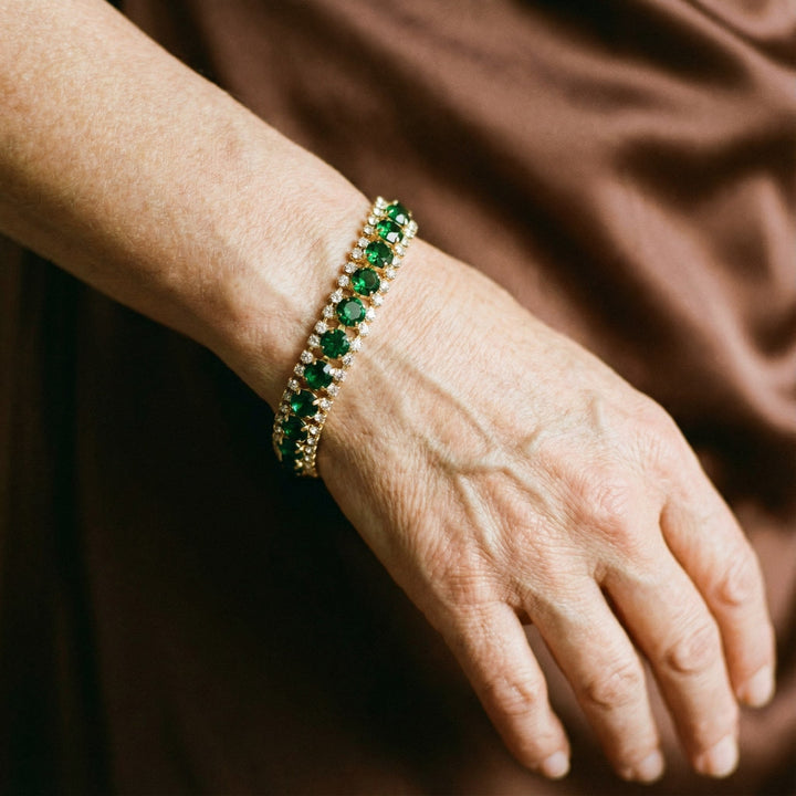 Pulsera con detalle verde · Dorado