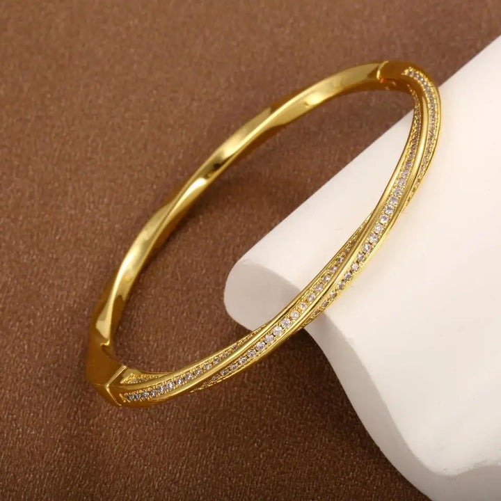 Brazalete doble con brillos · Dorado