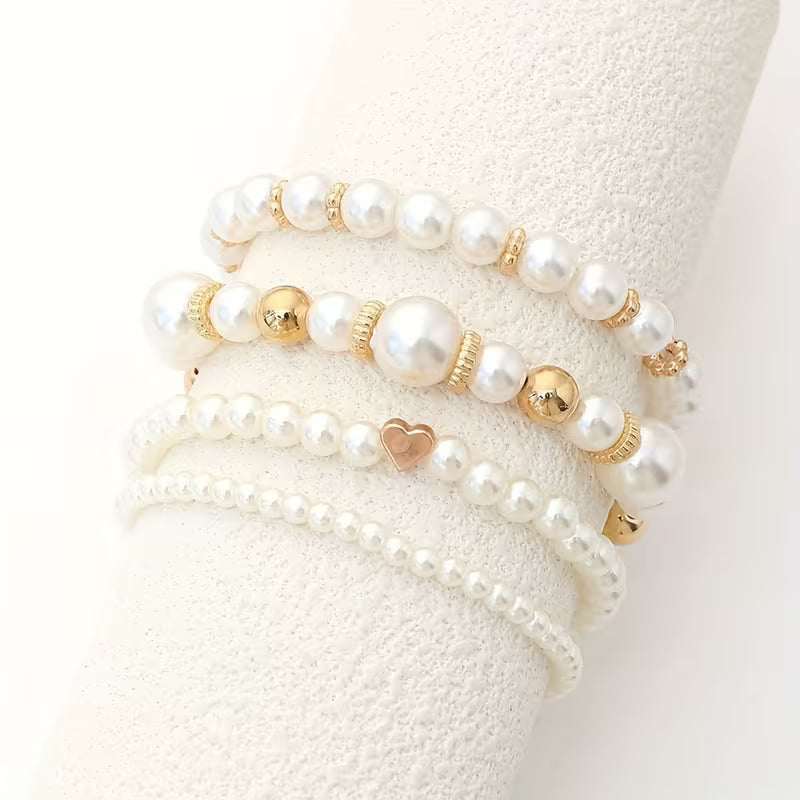 Pulseras perladas blancas