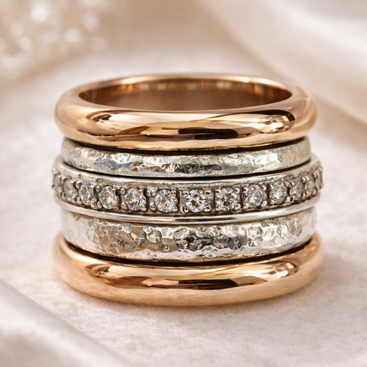 Anillo ancho vintage de varias bandas con brillos · Bicolor