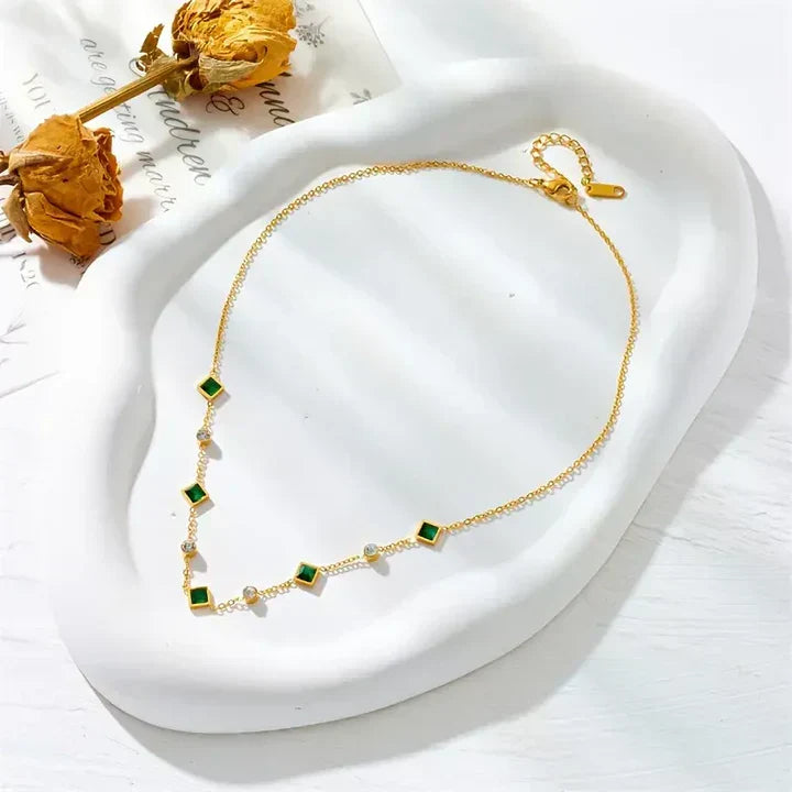 Collar Amélie · Dorado