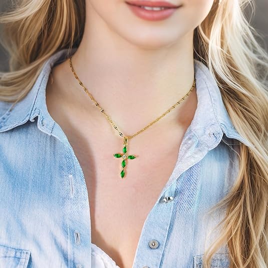Collar de cruz verde esmeralda · Dorado