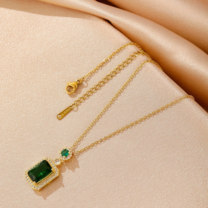 Collar Greta verde esmeralda · Dorado