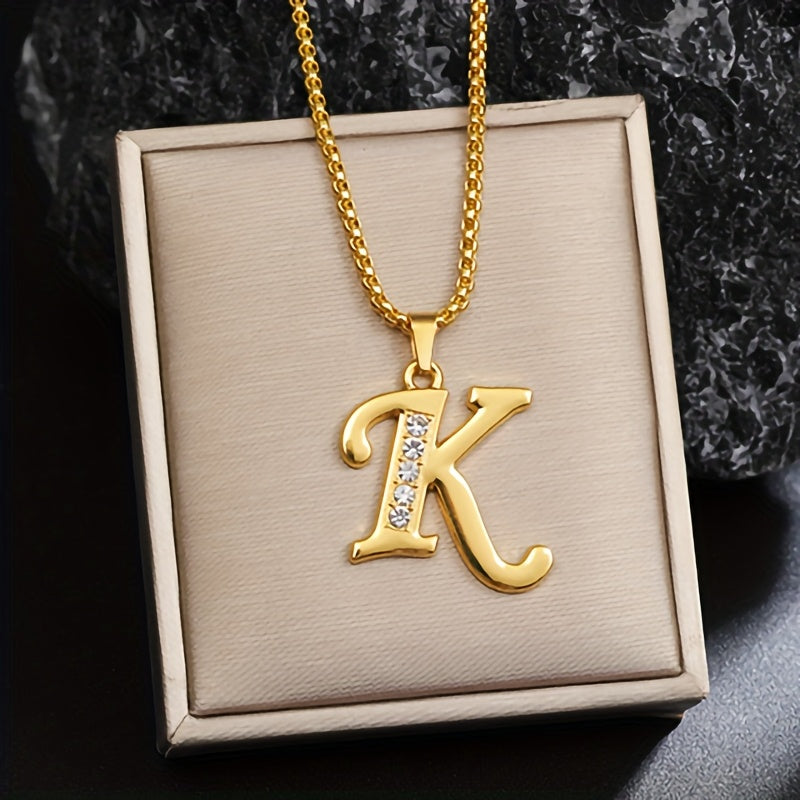 Collar con inicial y brillo · Dorado