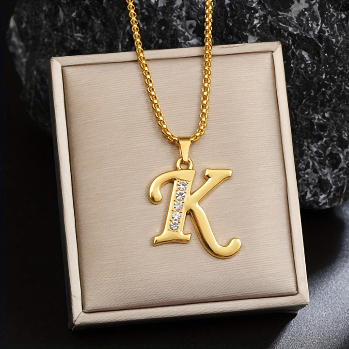 Collar con inicial y brillo · Dorado