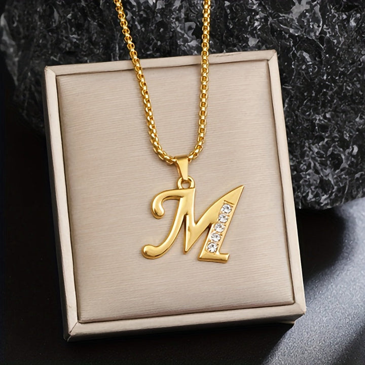 Collar con inicial y brillo · Dorado