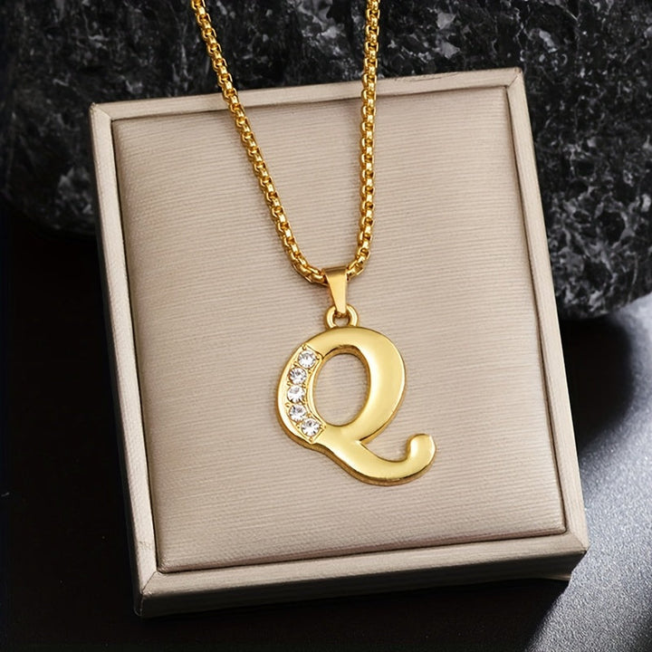Collar con inicial y brillo · Dorado