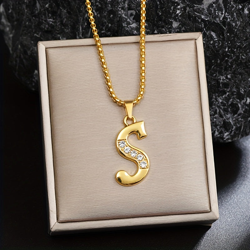 Collar con inicial y brillo · Dorado