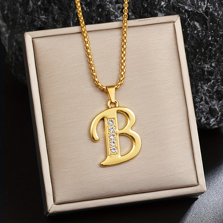 Collar con inicial y brillo · Dorado