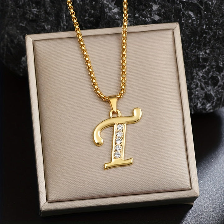 Collar con inicial y brillo · Dorado