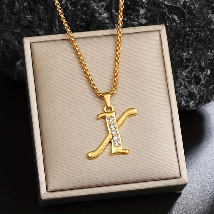 Collar con inicial y brillo · Dorado
