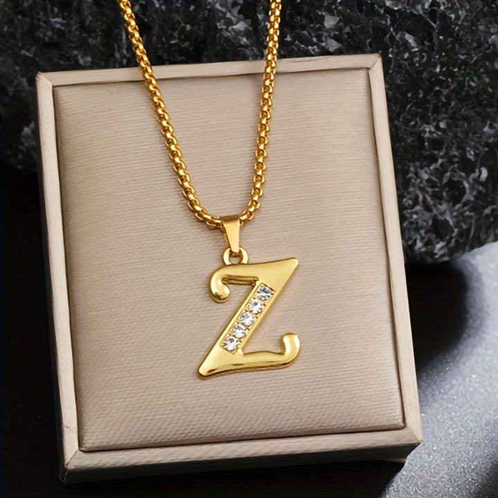 Collar con inicial y brillo · Dorado