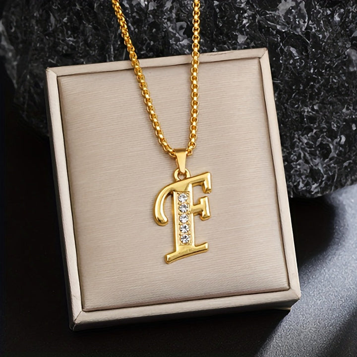 Collar con inicial y brillo · Dorado