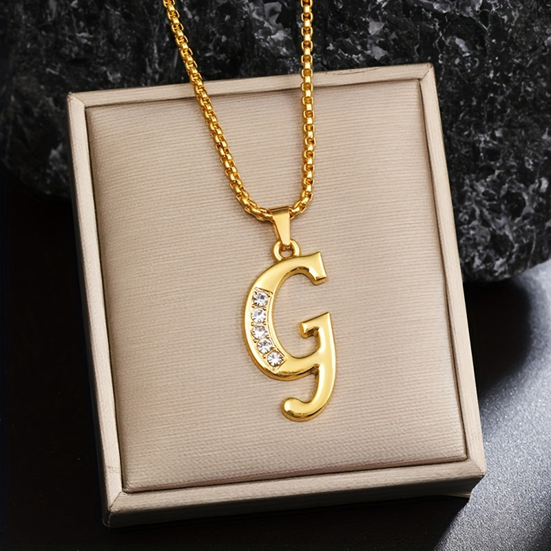 Collar con inicial y brillo · Dorado