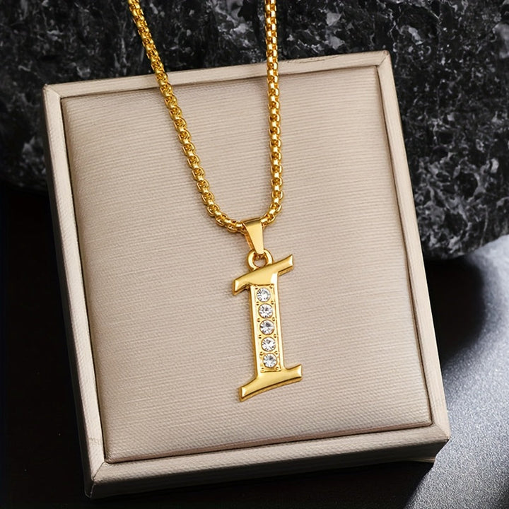 Collar con inicial y brillo · Dorado