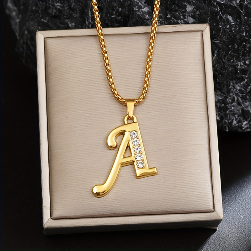Collar con inicial y brillo · Dorado