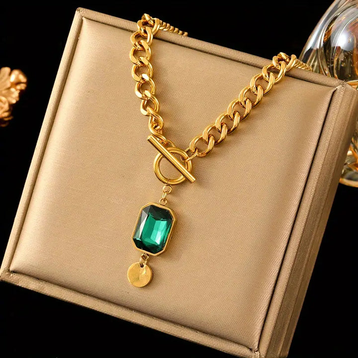 Collar de cadena gruesa con colgante verde esmeralda · Dorado
