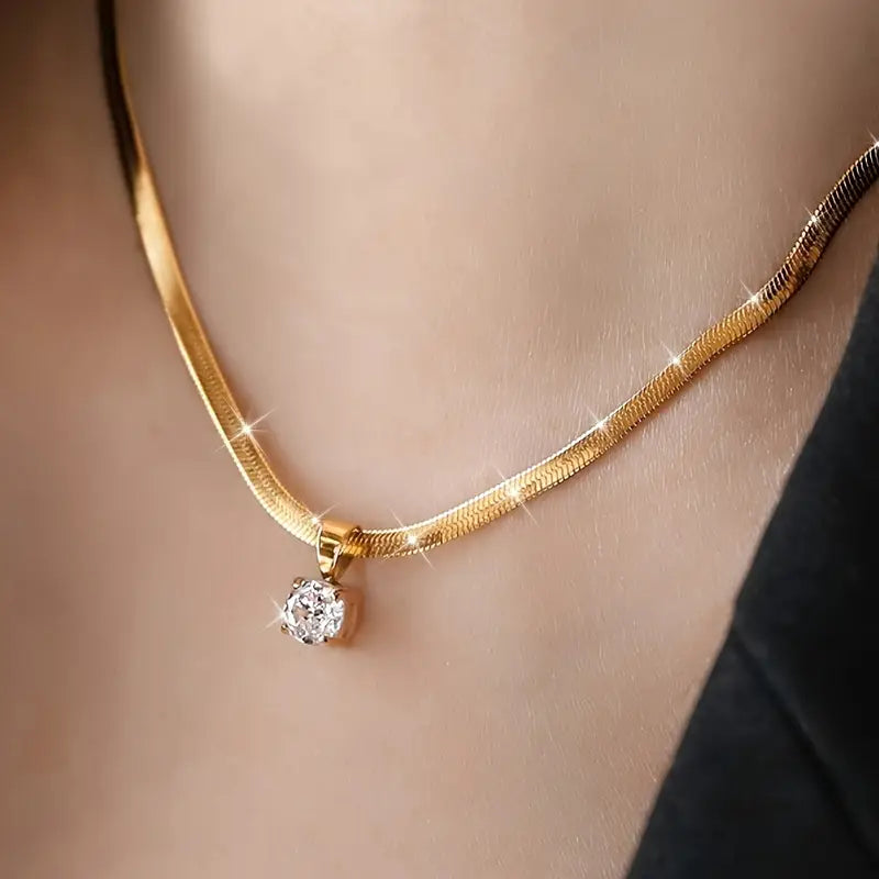 Collar con colgante elegante de brillos · Dorado