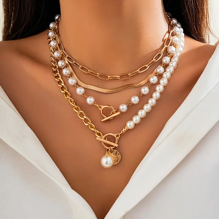 Collar vintage de cuentas perladas y cadena · Dorado
