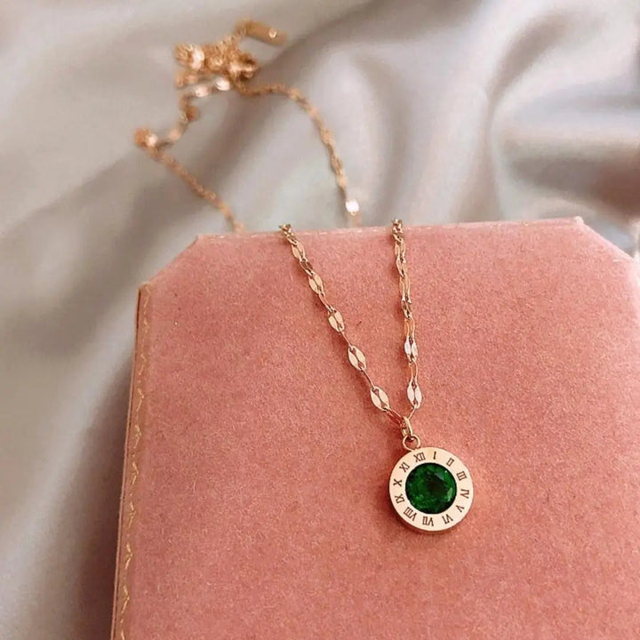 Collar con colgante verde esmeralda · Rosado