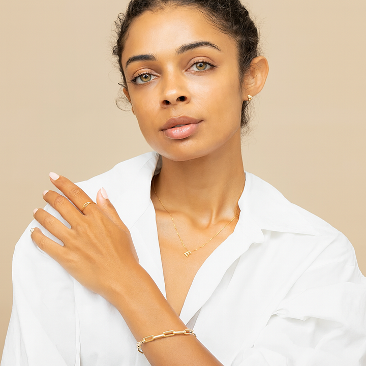 Collar con inicial · Dorado