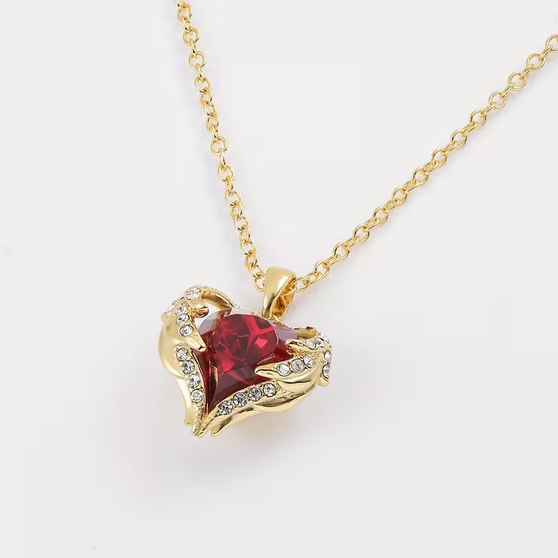 Collar de corazón rojo con alas de ángel · Dorado