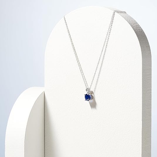Collar con piedra redonda azul zafiro · Plateado