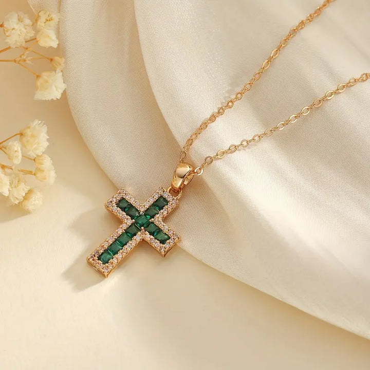 Collar con cruz verde esmeralda · Dorado